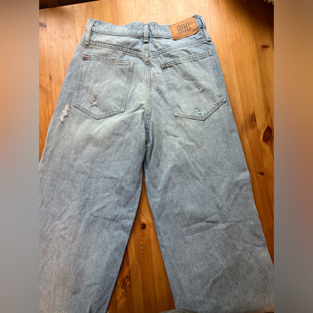 Distressed jeans - Picture 4 of 6